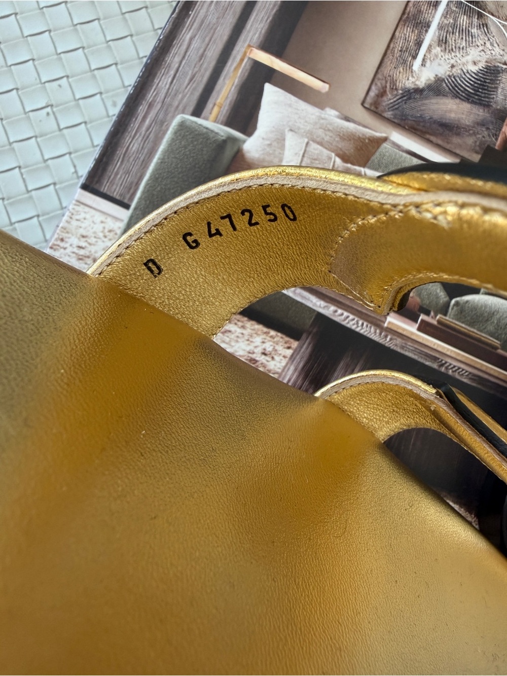 Chanel SS 26 Blazy Gold Crackled Leather CC Logo Slides Flat Mules Sandals 41 - Picture 11 of 17